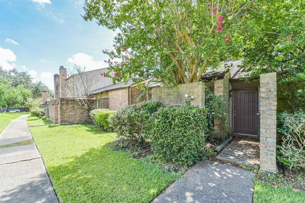 Unit for sale at 10626 Bexley Drive, Houston, TX 77099