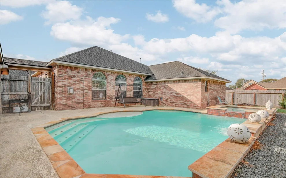 Unit for sale at 2151 Navajo Pass, League City, TX 77573