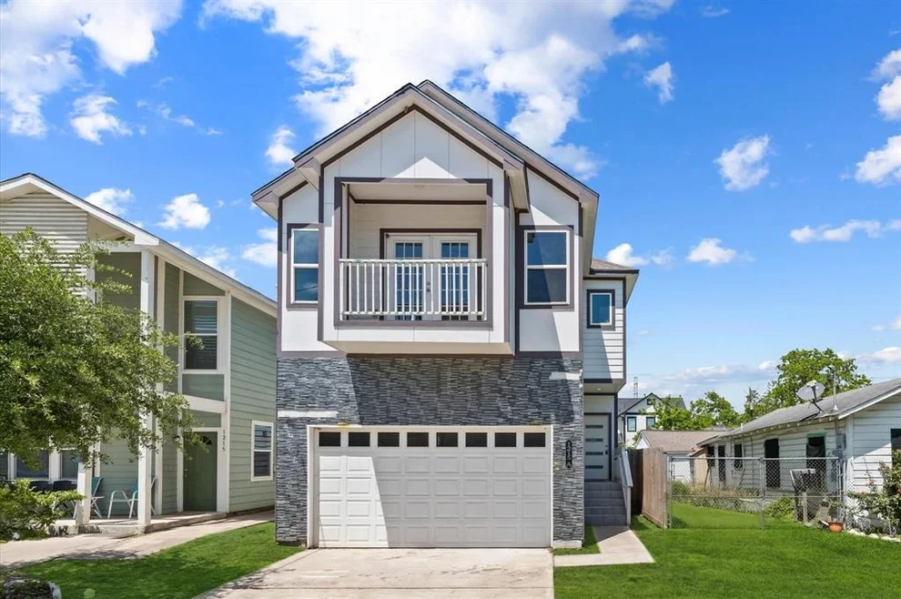 Unit for sale at 1215 E 34th Street, Houston, TX 77022