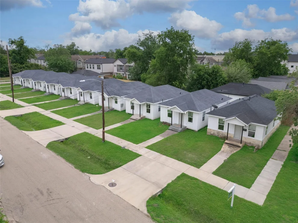 Unit for sale at 4906 Lee Street, Houston, TX 77020