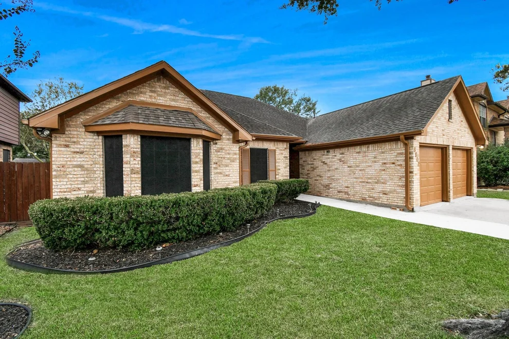 Unit for sale at 8802 Kensington Court, La Porte, TX 77571