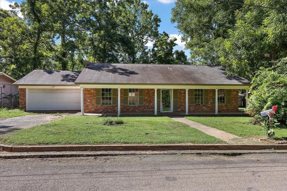 Unit for sale at 207 E Homewood Drive, Crockett, TX 75835