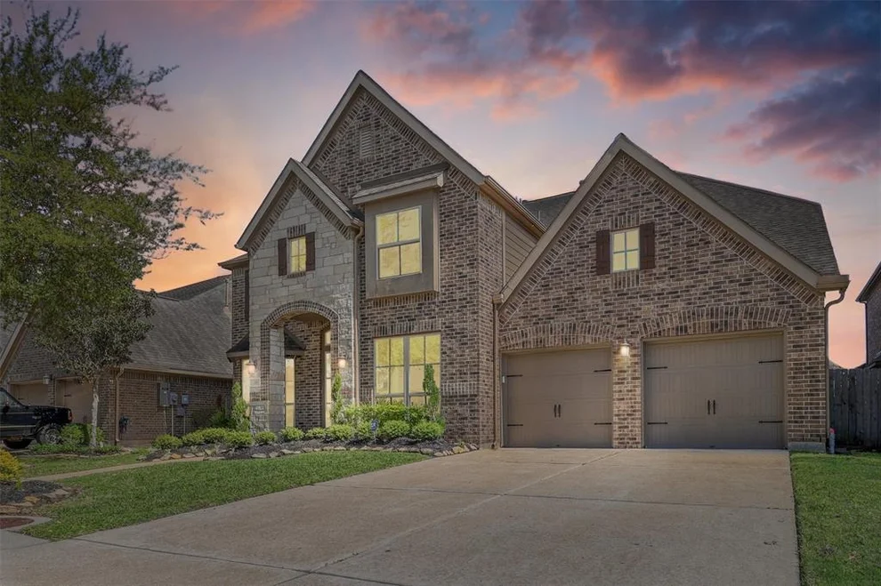 Unit for sale at 18 Riva Del Lago Drive, Missouri City, TX 77459