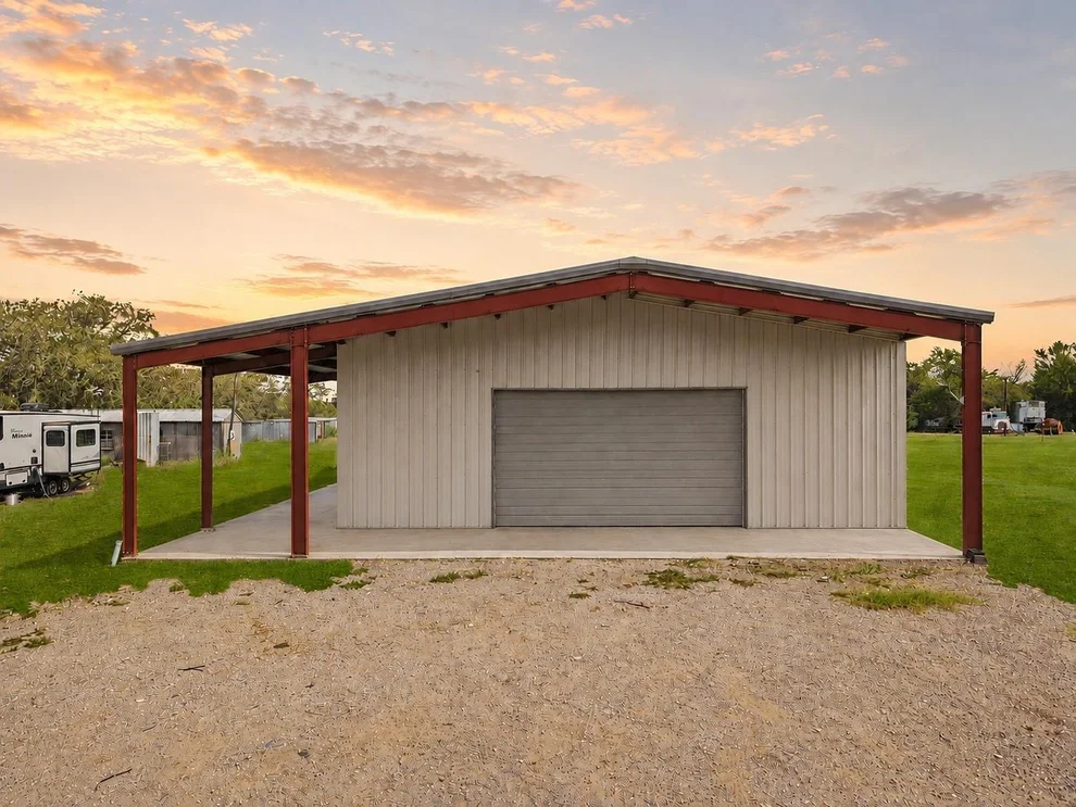 Unit for sale at 600 County Road 504, Flatonia, TX 78941