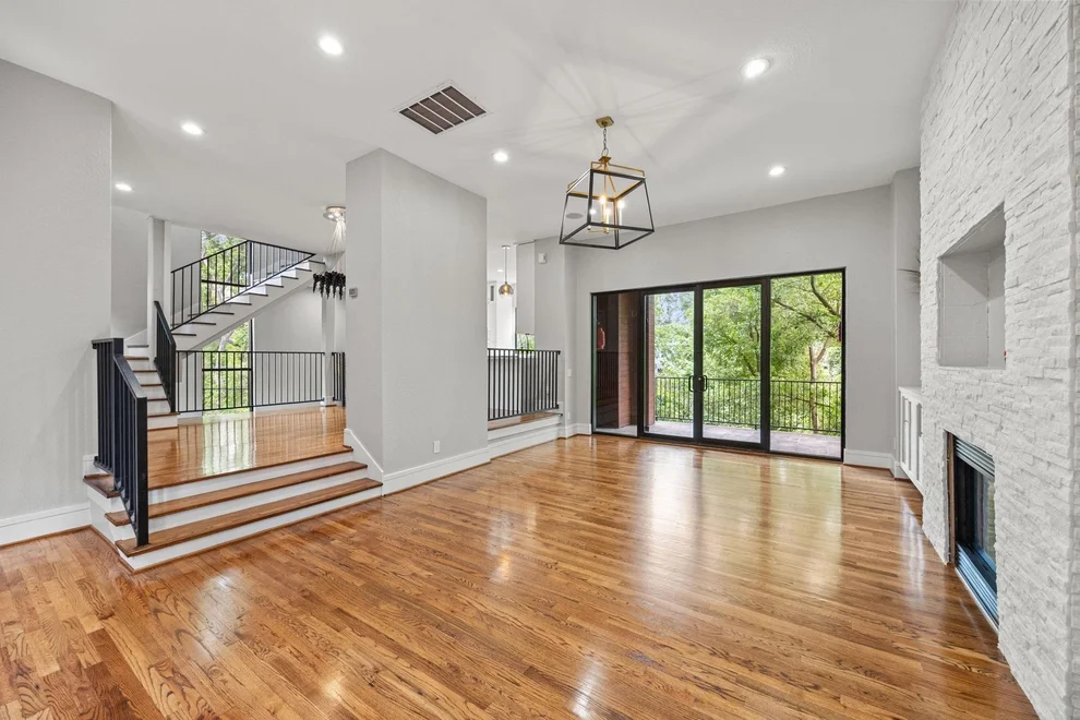 Unit for sale at 1901 W 14th 1/2 Street, Houston, TX 77008