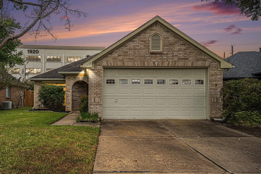 Unit for sale at 930 Peach Blossom Drive, Pearland, TX 77584