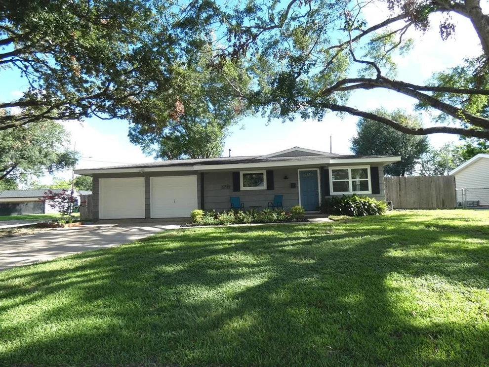 Unit for sale at 5722 Hewitt Drive, Houston, TX 77092