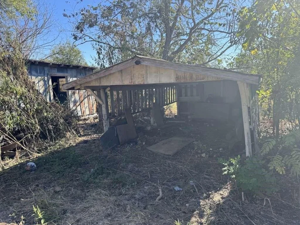 Unit for sale at 948 S Williamson Street, Giddings, TX 78942