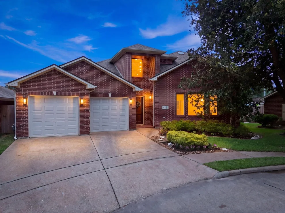 Unit for sale at 412 Live Oak Lane, Friendswood, TX 77546