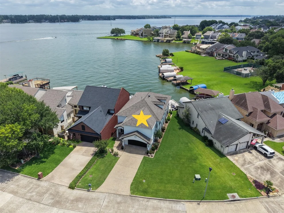 Unit for sale at 204 April Waters Drive N, Montgomery, TX 77356