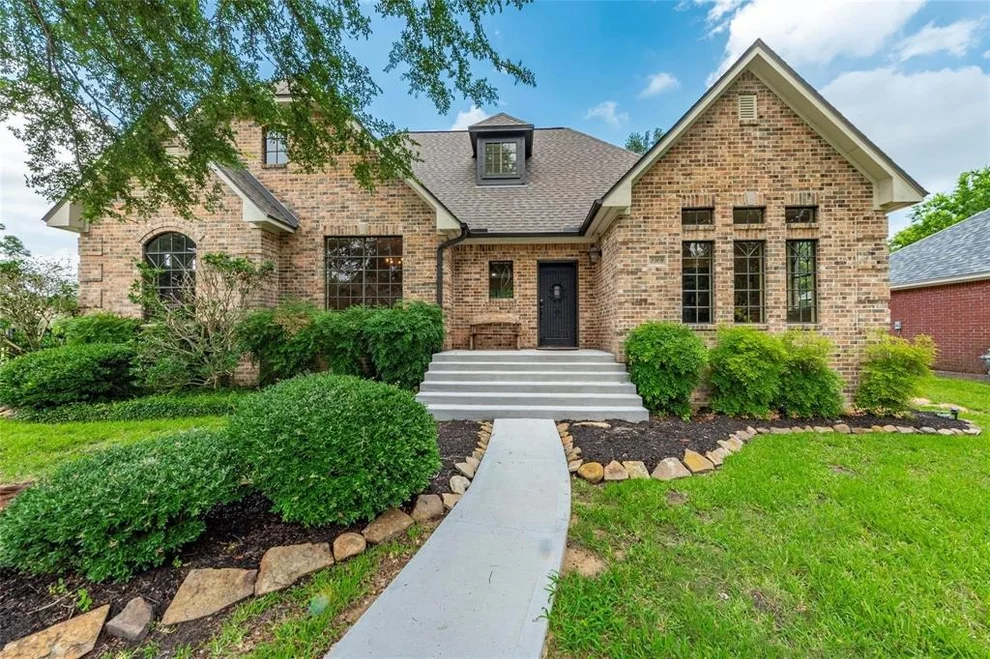 Unit for sale at 2209 Oak Drive, Dickinson, TX 77539