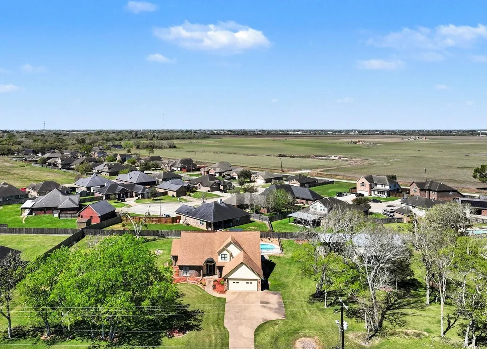Unit for sale at 3913 County Road 106, Bay City, TX 77414
