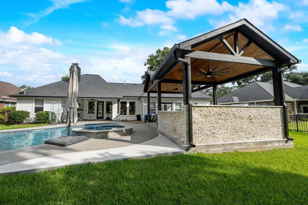 Unit for sale at 271 S Amherst Drive, West Columbia, TX 77486