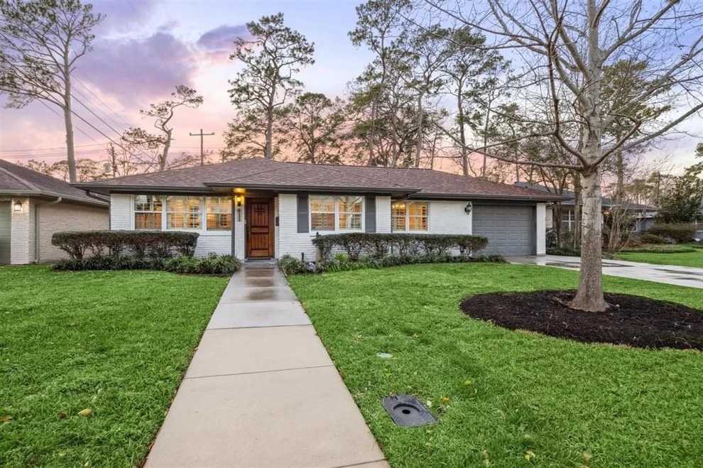 Unit for sale at 411 Azaleadell Drive, Houston, TX 77018