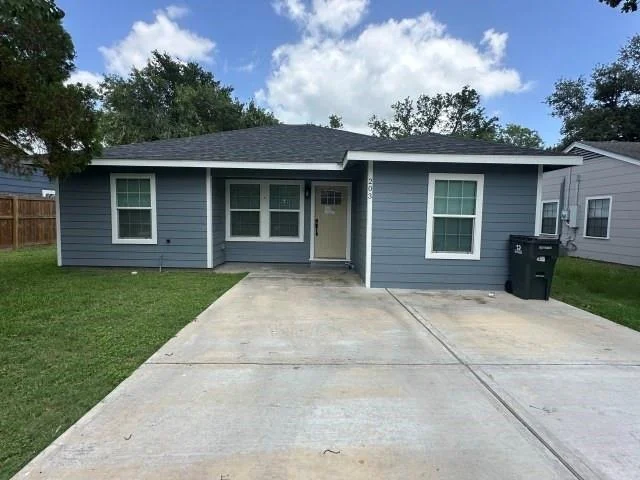 Unit for sale at 203 Sandra Street, Edna, TX 77957