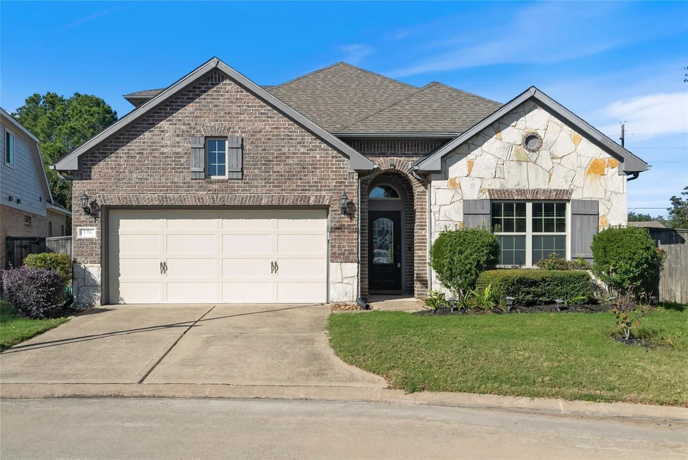 Unit for sale at 176 Castlegate Lane, Houston, TX 77065