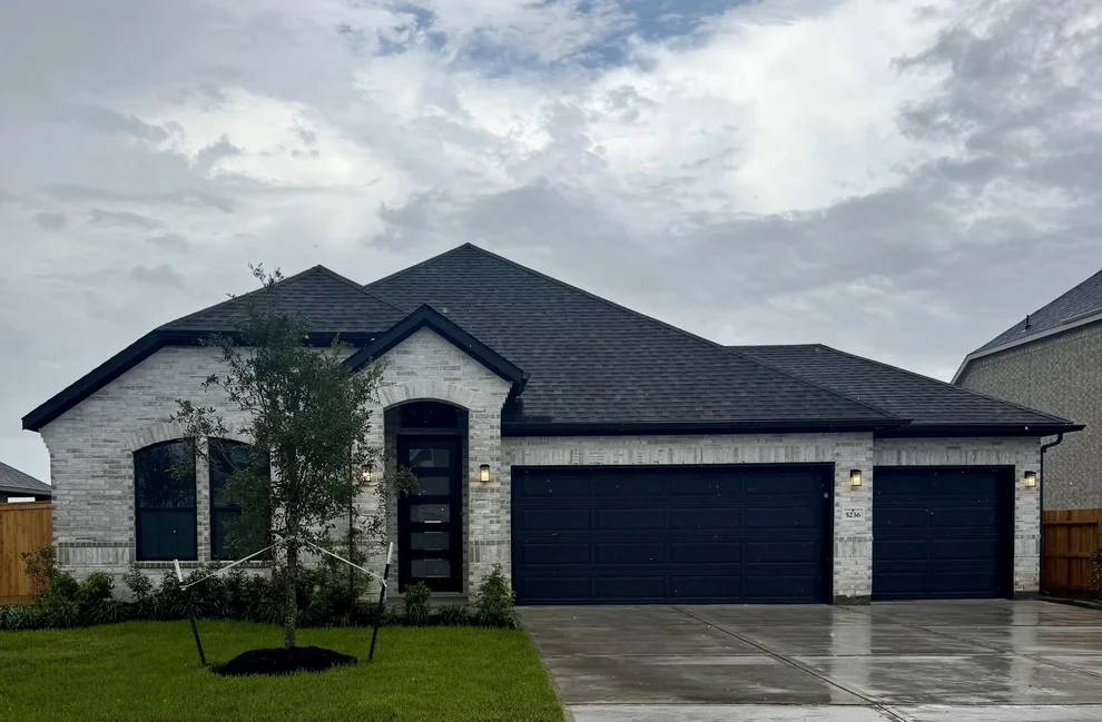 Unit for sale at 5236 Autumn Hills Trail, Pearland, TX 77584