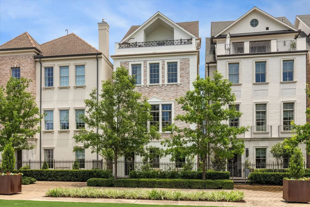 Unit for sale at 313 Royale Heights Lane, Houston, TX 77024