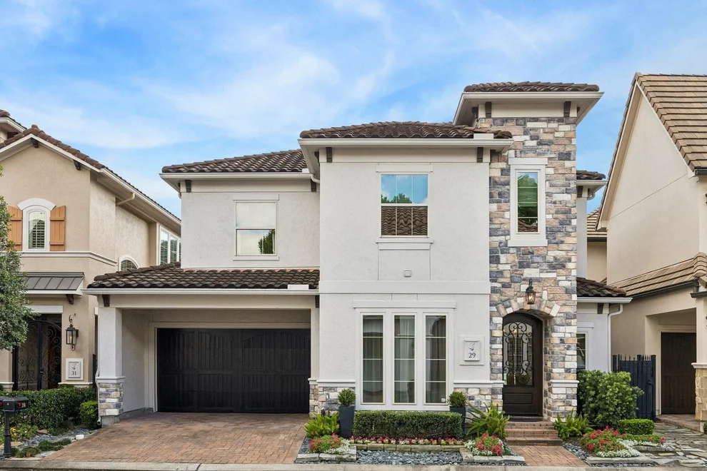 Unit for sale at 29 N Creekside Court, Spring Valley Village, TX 77055