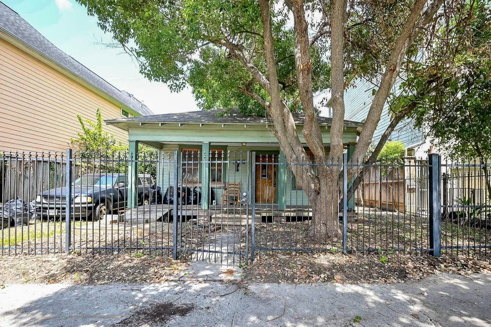 Unit for sale at 1122 Robbie Street, Houston, TX 77009