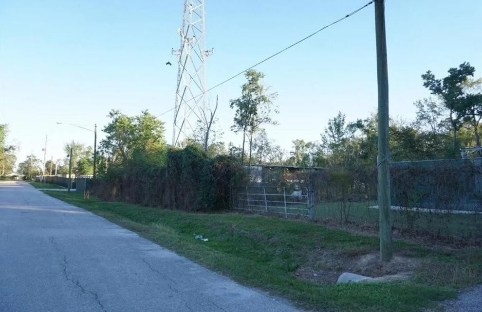 Unit for sale at 424 S Avenue D, Humble, TX 77338