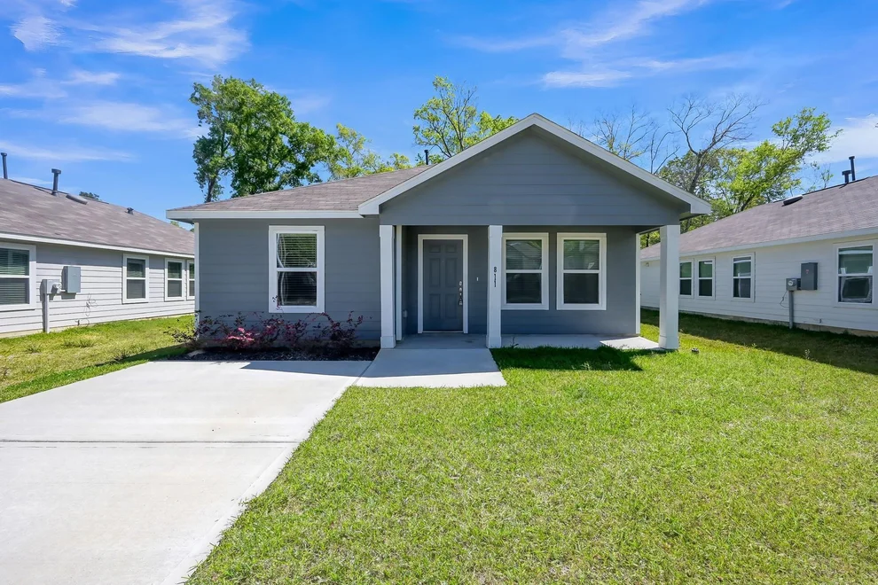 Unit for sale at 811 Jefferson Avenue, Cleveland, TX 77327
