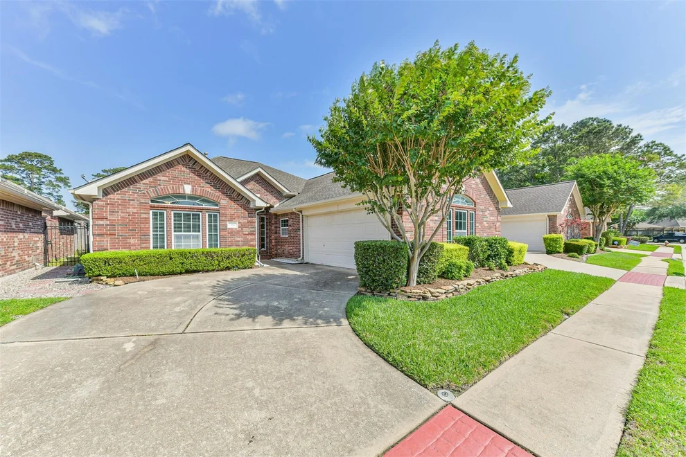 Unit for sale at 314 Parkwood Village Drive, Friendswood, TX 77546