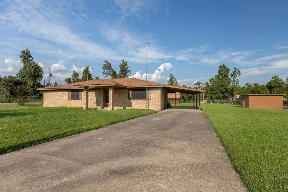 Unit for sale at 302 Walnut Cove, Onalaska, TX 77360