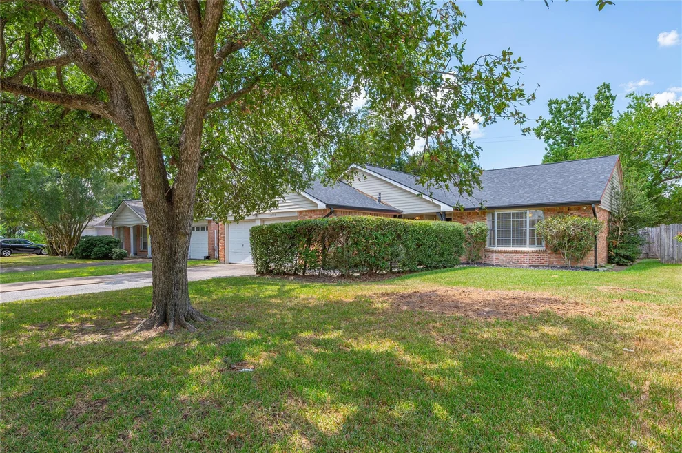 Unit for sale at 10714 Hillcroft Avenue, Houston, TX 77096