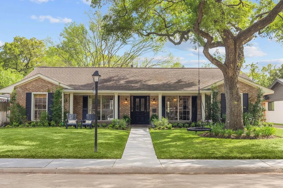 Unit for sale at 10011 Burgoyne Road, Houston, TX 77042