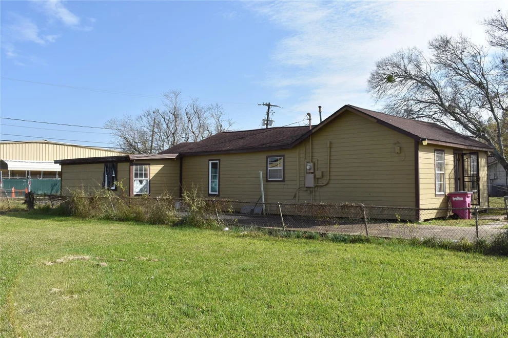 Unit for sale at 22 N Avenue D, Freeport, TX 77541