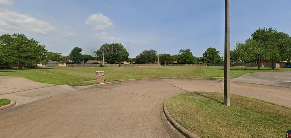 Unit for sale at 17 Harvest Glen Drive, Angleton, TX 77515