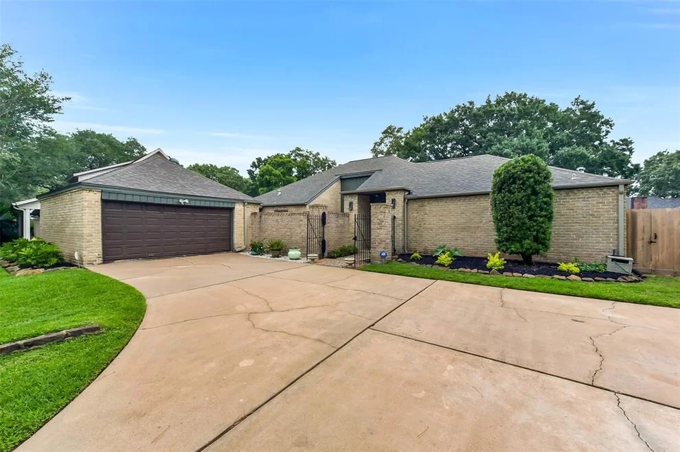 Unit for sale at 4106 Crownwood Drive, Seabrook, TX 77586