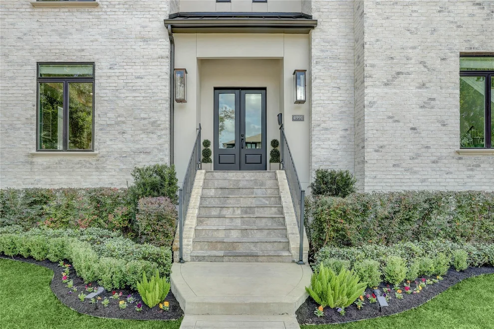 Unit for sale at 4991 Dumfries Drive, Houston, TX 77096