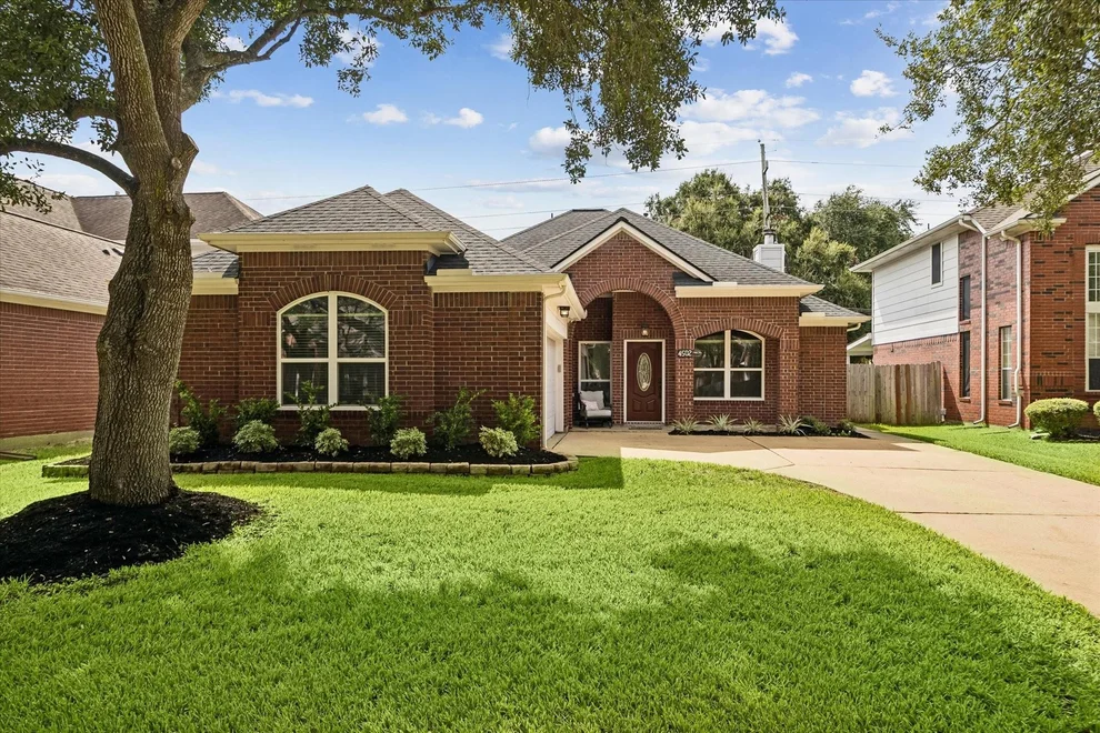 Unit for sale at 4502 Topaz Trail Drive, Sugar Land, TX 77479