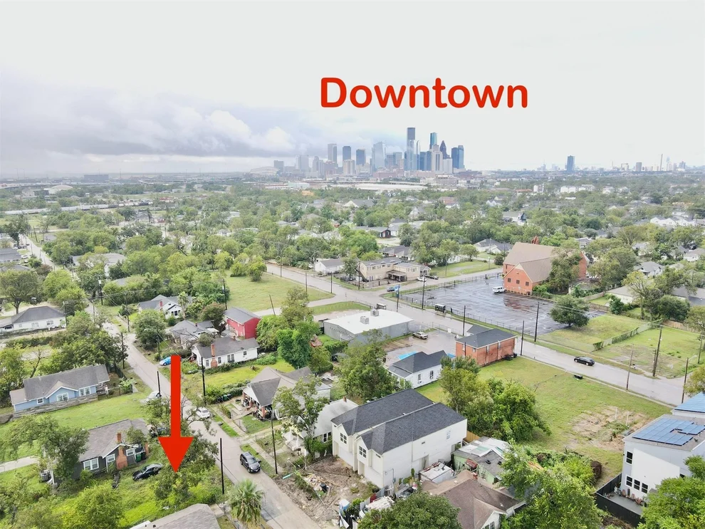 Unit for sale at 2210 B Brackenridge Street, Houston, TX 77026