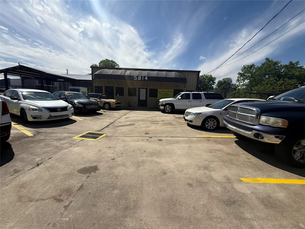 Unit for sale at 5914 Cullen Boulevard, Houston, TX 77021