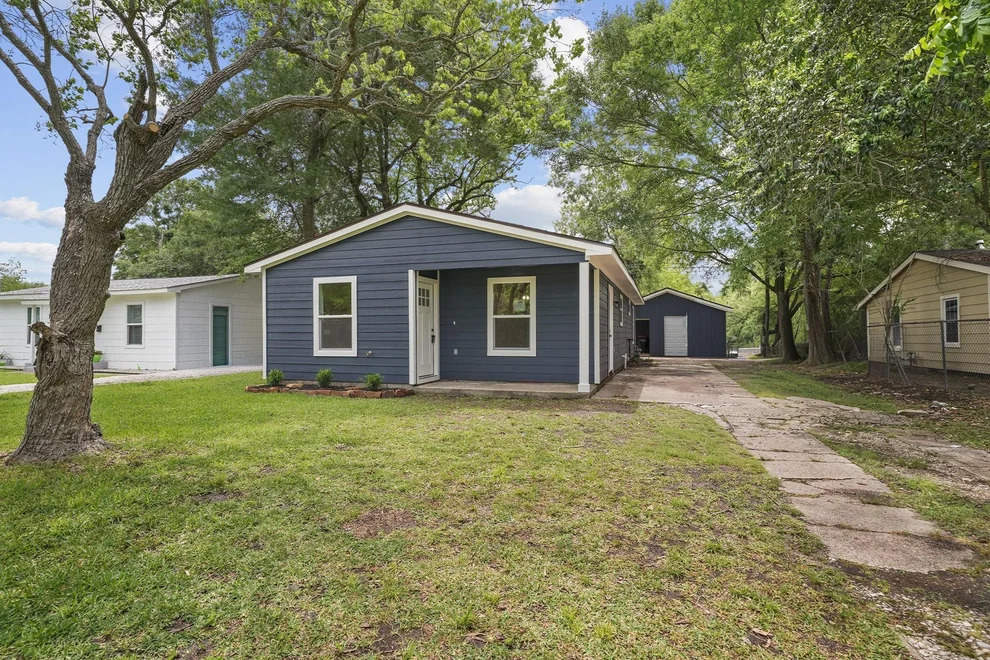 Unit for sale at 213 W Homan Street, Baytown, TX 77520