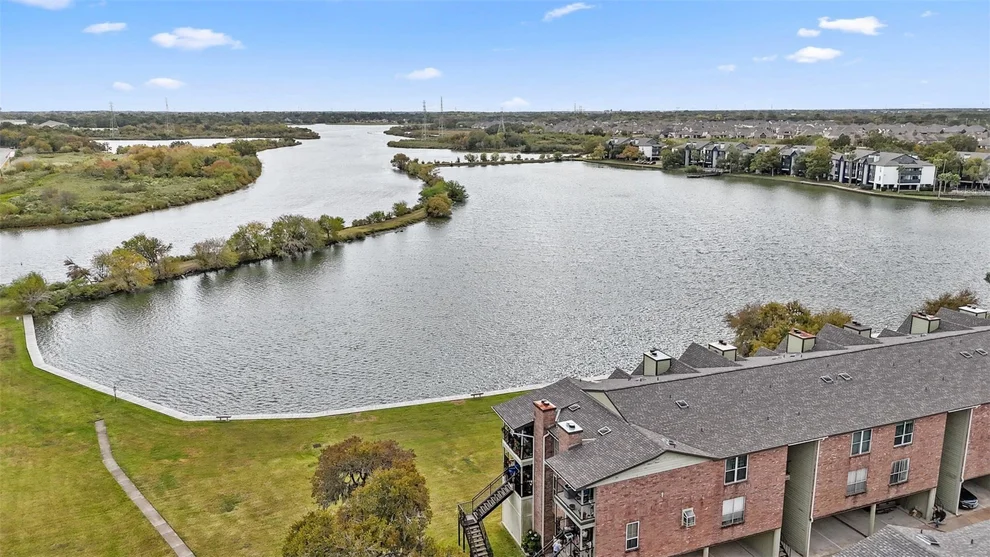 Unit for sale at 18800 Egret Bay Boulevard, Webster, TX 77058