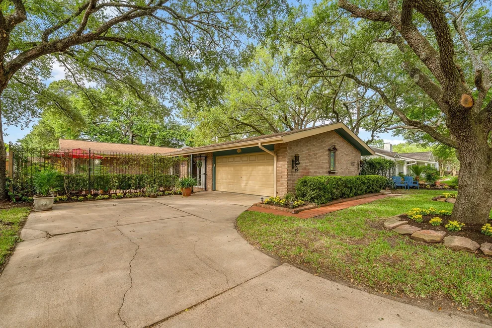 Unit for sale at 5327 Valkeith Drive, Houston, TX 77096