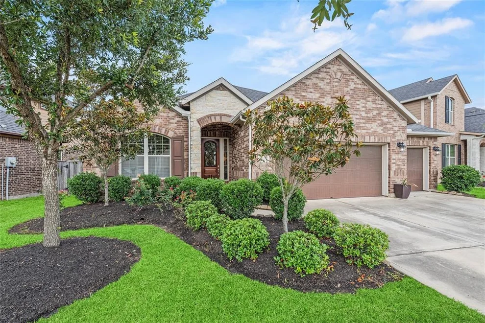 Unit for sale at 18810 Peachleaf Willow Trace, Cypress, TX 77429