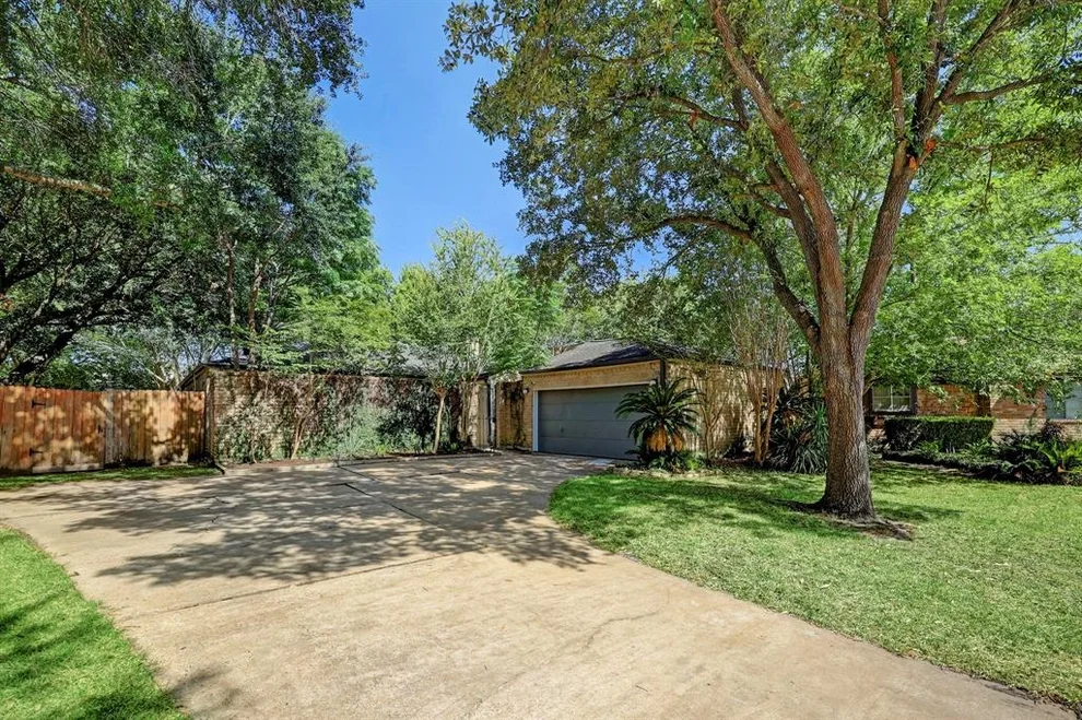 Unit for sale at 11902 Rocky Knoll Drive, Houston, TX 77077