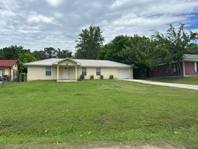 Unit for sale at 105 6th Street, ingram, TX 78025