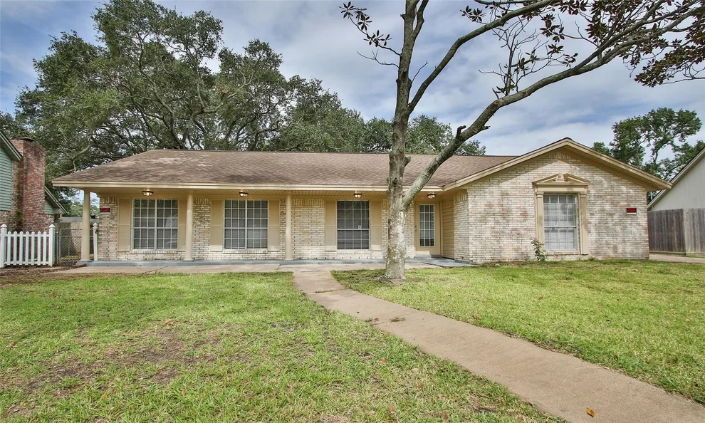 Unit for sale at 5019 Westwood Drive, Dickinson, TX 77539