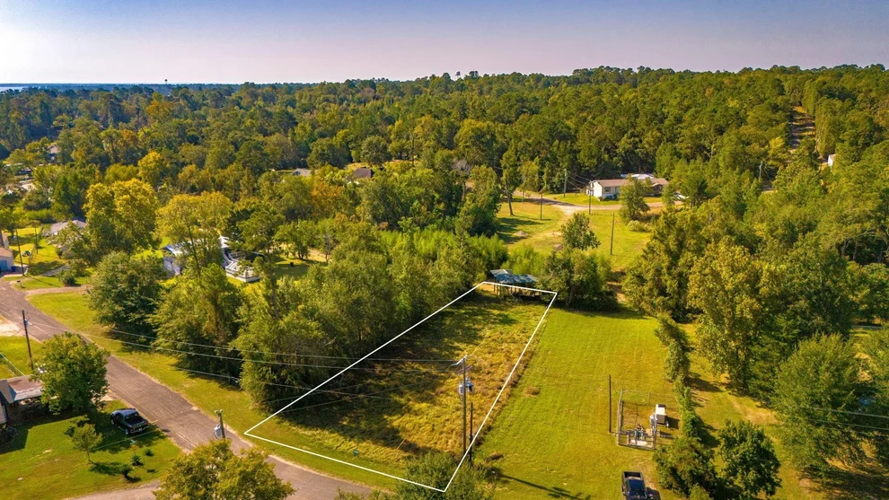 Unit for sale at 1518 Yaupon Cove Drive, Onalaska, TX 77360