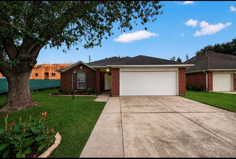 Unit for sale at 3501 Riverside Drive, Pearland, TX 77581