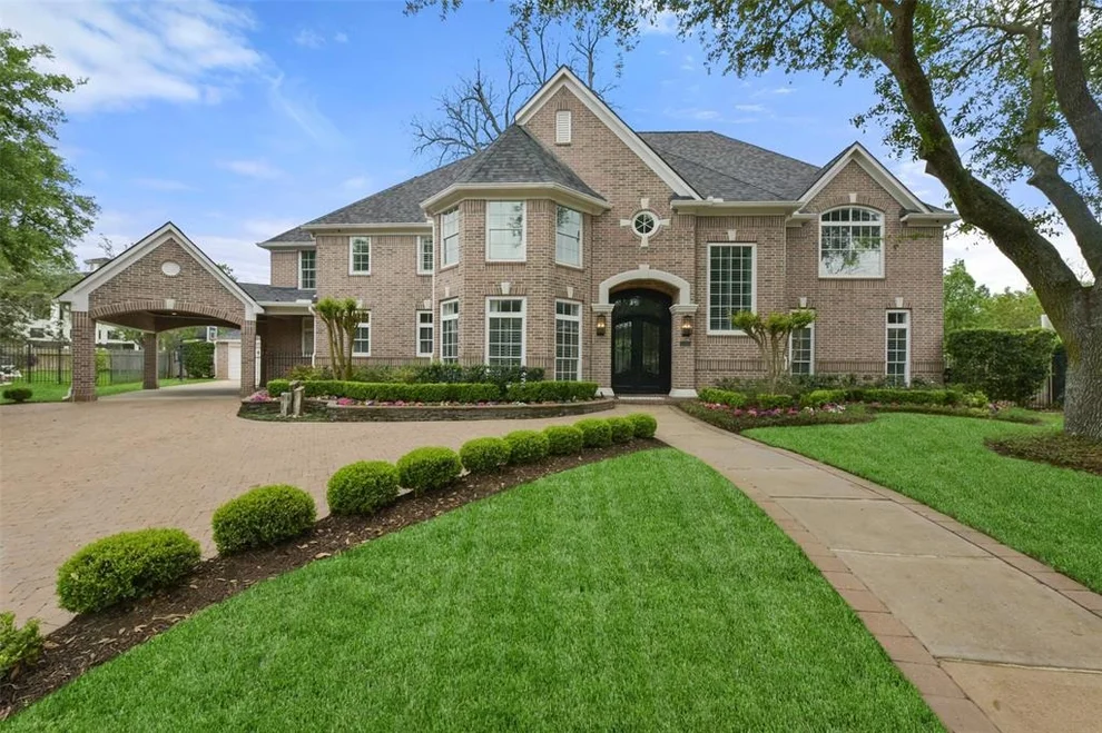 Unit for sale at 2 Elderberry Trace, Sugar Land, TX 77479