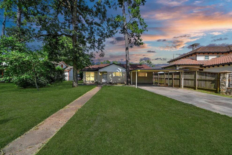 Unit for sale at 9250 Wiloak Street, Houston, TX 77028