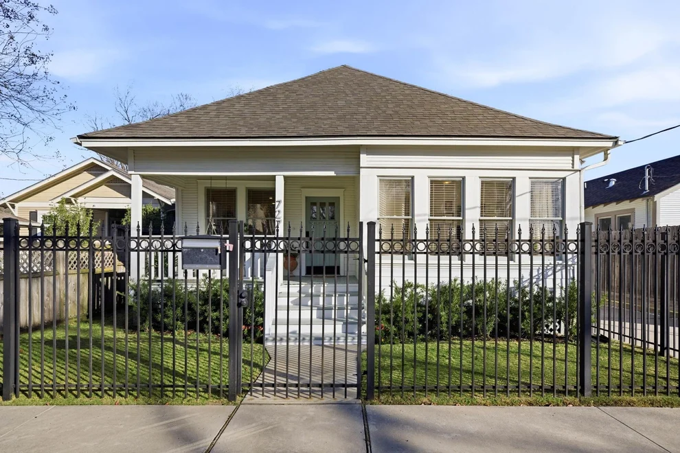 Unit for sale at 727 E 25th Street, Houston, TX 77008