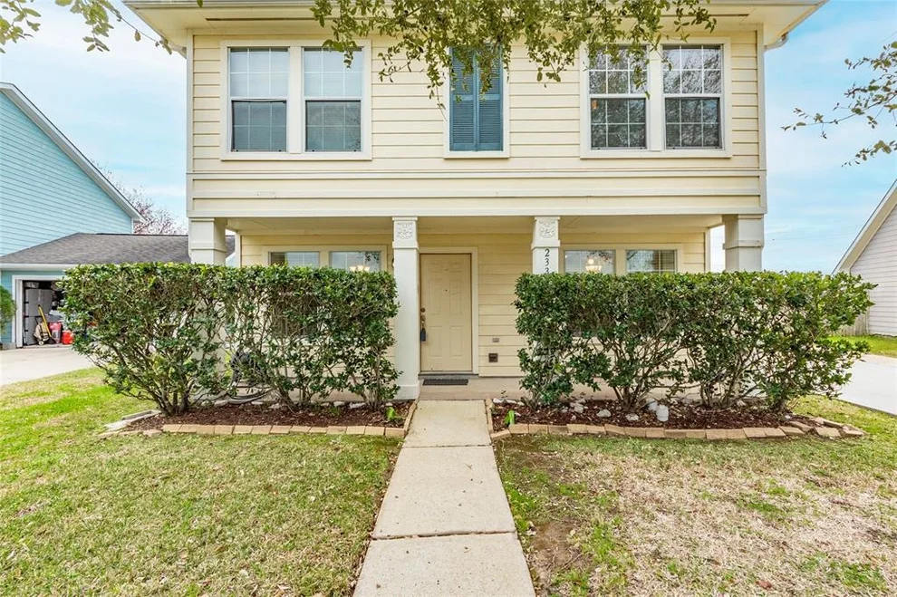 Unit for sale at 233 Silver Mist Circle, Dickinson, TX 77539